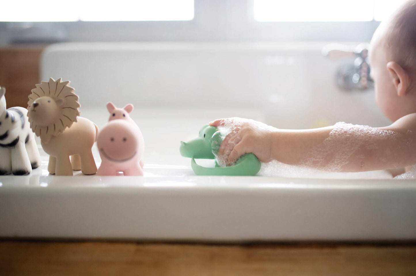 Jouet de dentition / de bain crocodile en caoutchouc avec grelot - Tikiri