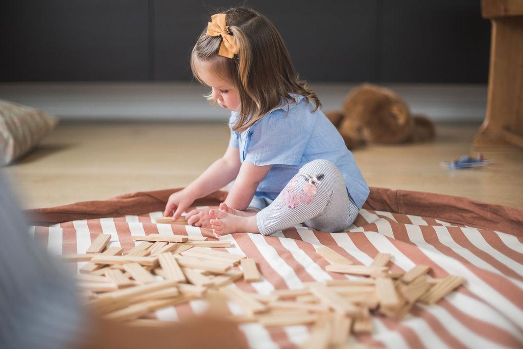 Sac à jouets et tapis de jeu - Stripes Brown