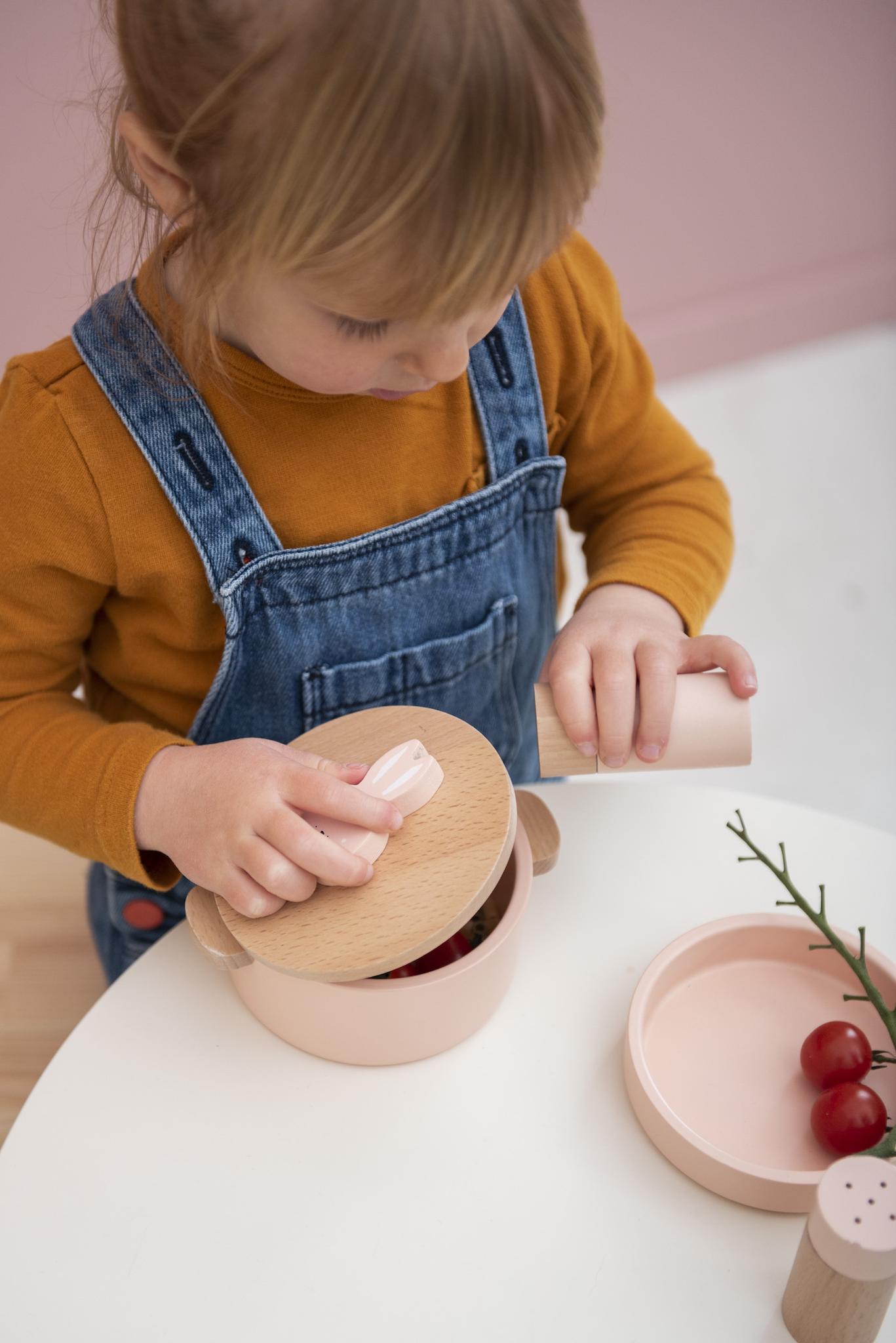 Wooden Kitchen Accessories - Mrs. Rabbit by Trixie