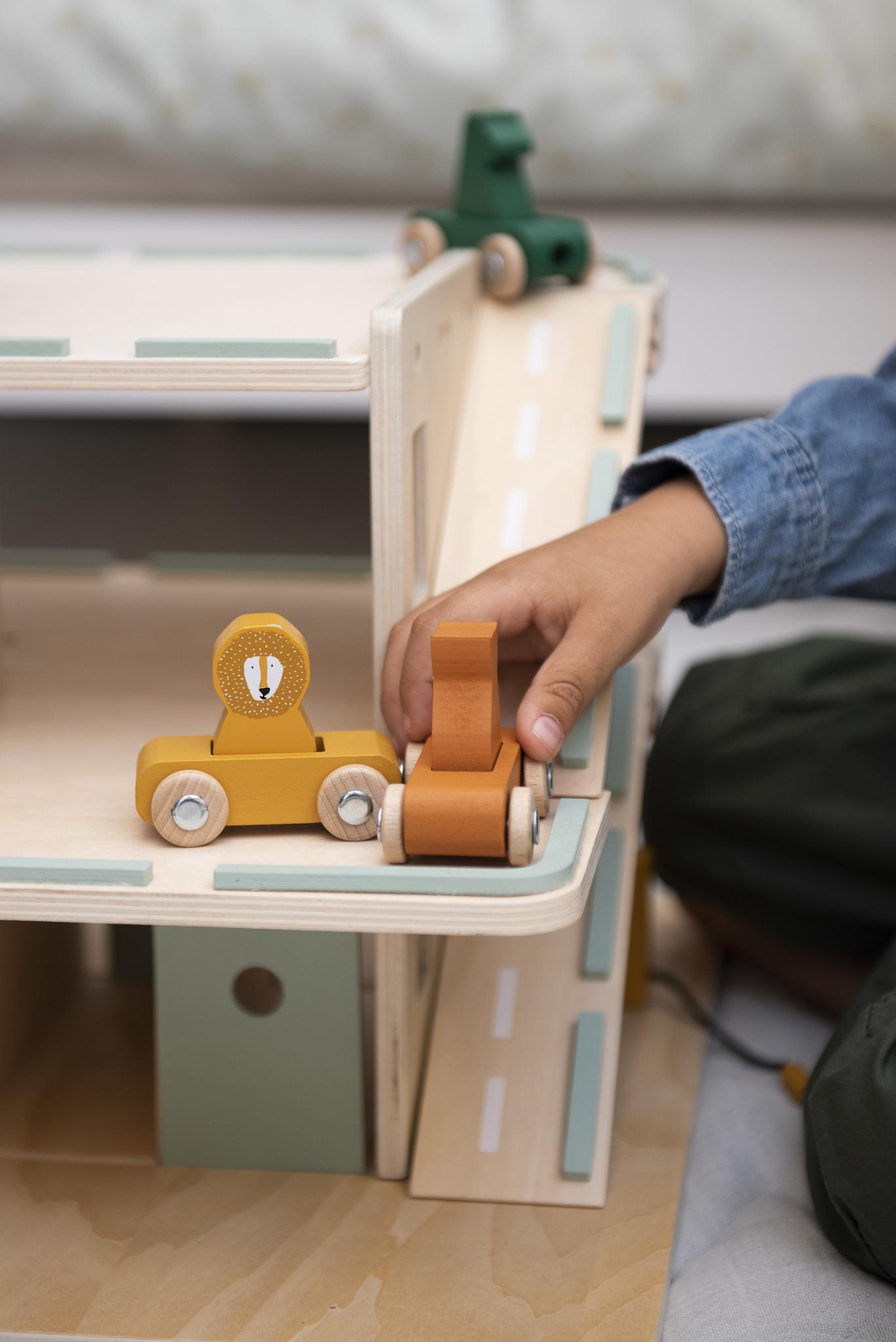 Wooden Garage and Accessories for Kids by Trixie