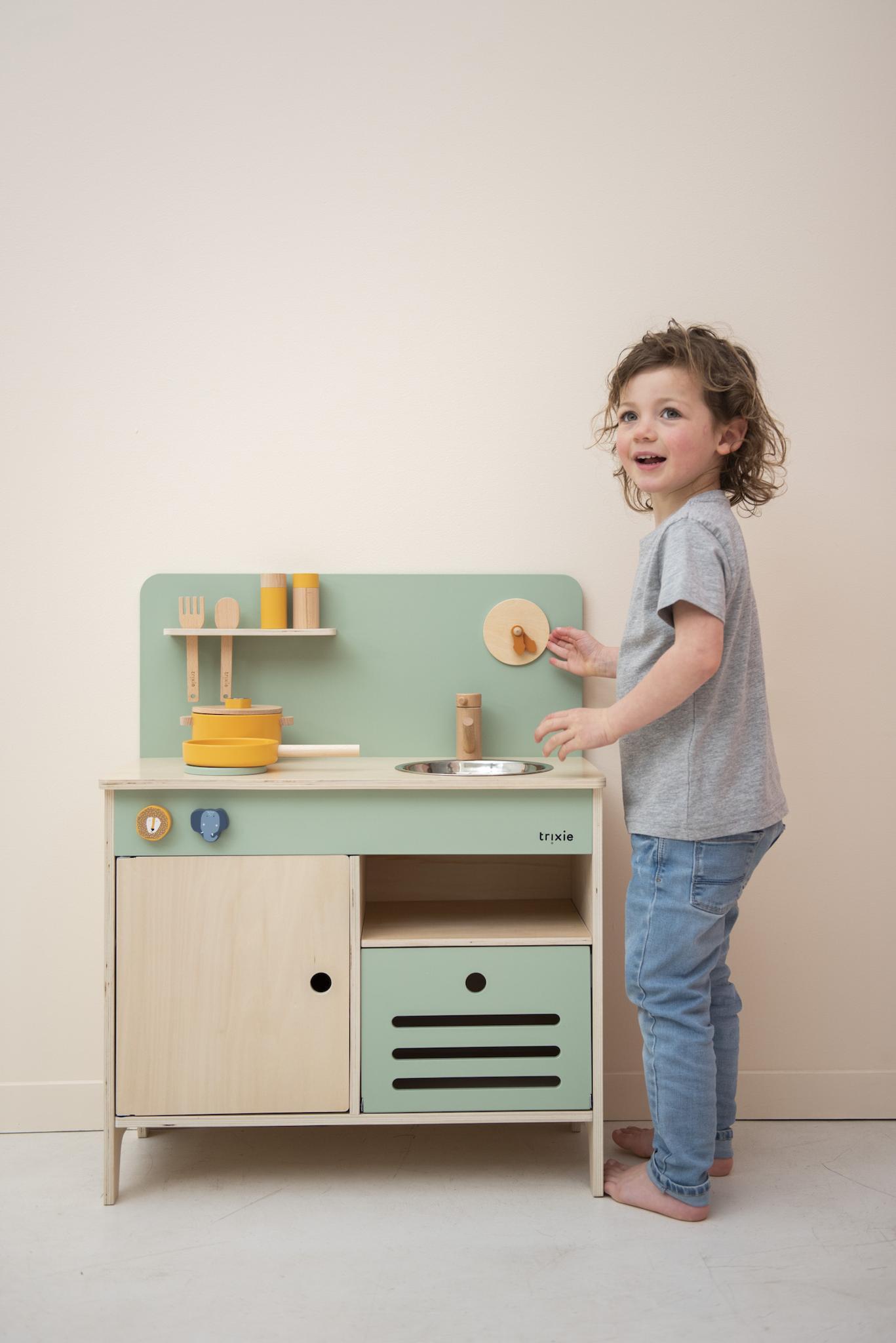 Wooden Play Kitchen by Trixie - Age: 3 years + | Dimensions: 31 x 60 x 75 cm | Made of 100% FSC© certified beech wood and water-based paint