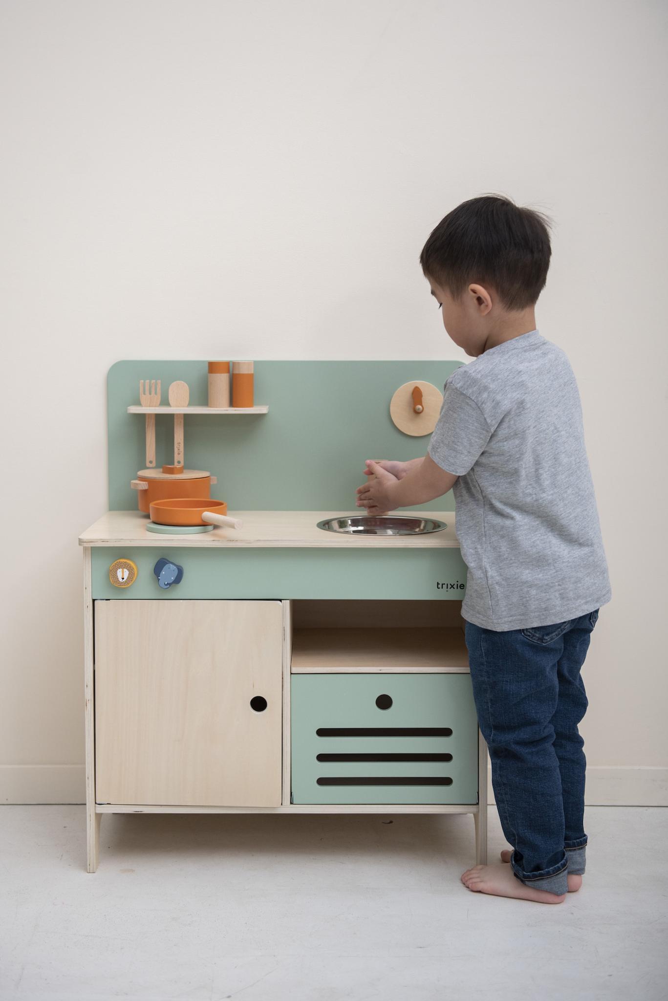 Wooden Play Kitchen by Trixie - Age: 3 years + | Dimensions: 31 x 60 x 75 cm | Made of 100% FSC© certified beech wood and water-based paint