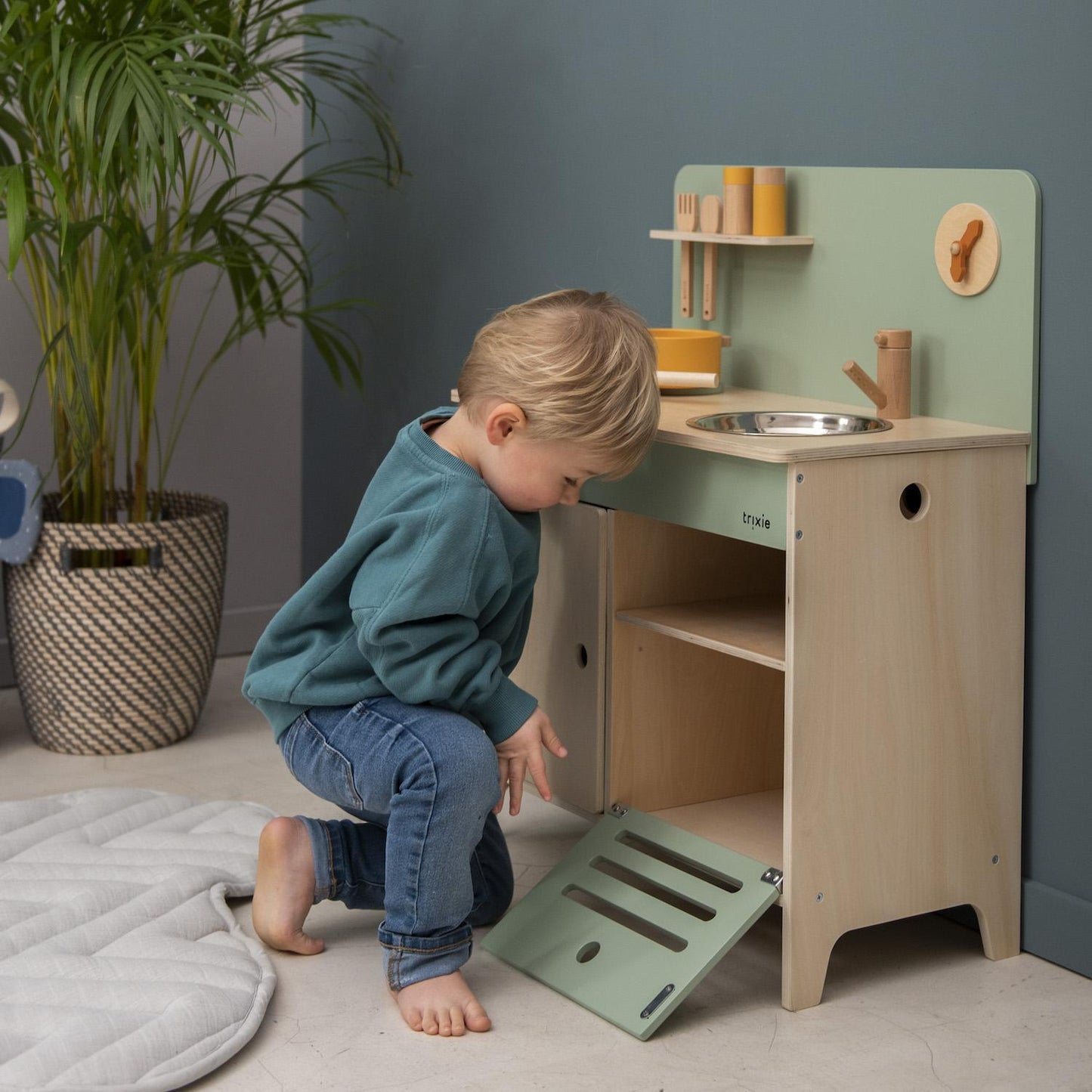 Wooden Play Kitchen by Trixie - Age: 3 years + | Dimensions: 31 x 60 x 75 cm | Made of 100% FSC© certified beech wood and water-based paint