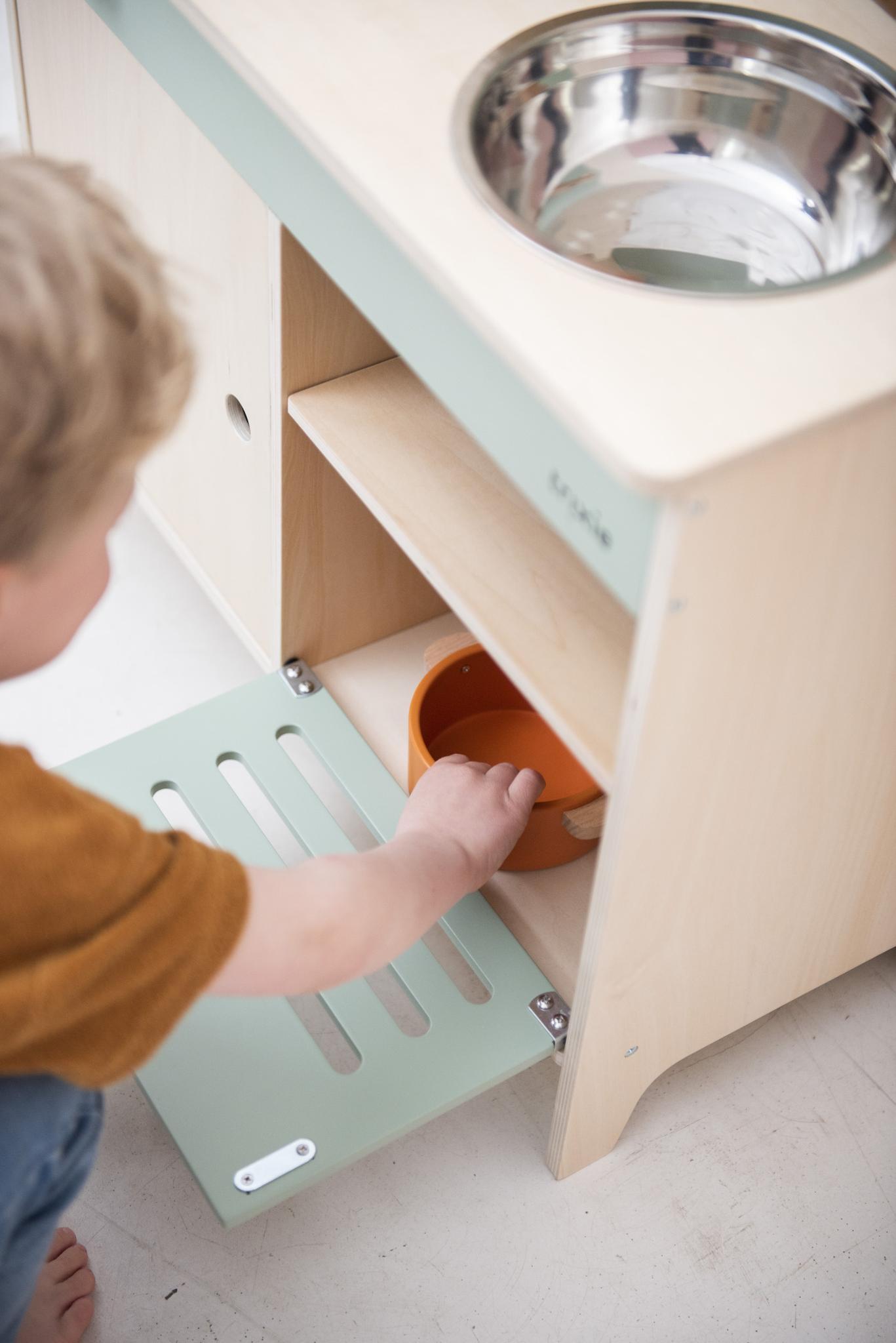 Wooden Play Kitchen by Trixie - Age: 3 years + | Dimensions: 31 x 60 x 75 cm | Made of 100% FSC© certified beech wood and water-based paint