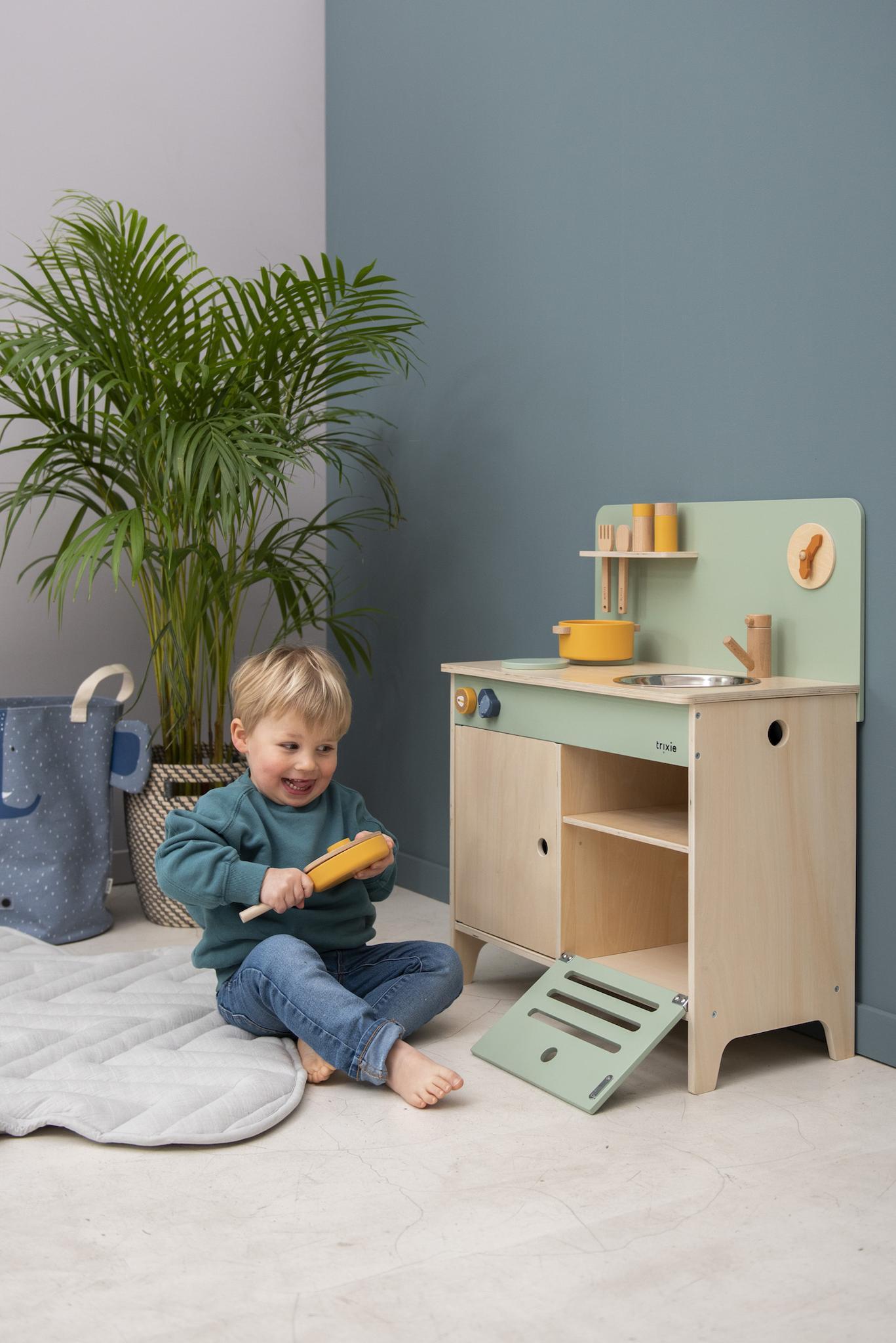 Wooden Play Kitchen by Trixie - Age: 3 years + | Dimensions: 31 x 60 x 75 cm | Made of 100% FSC© certified beech wood and water-based paint