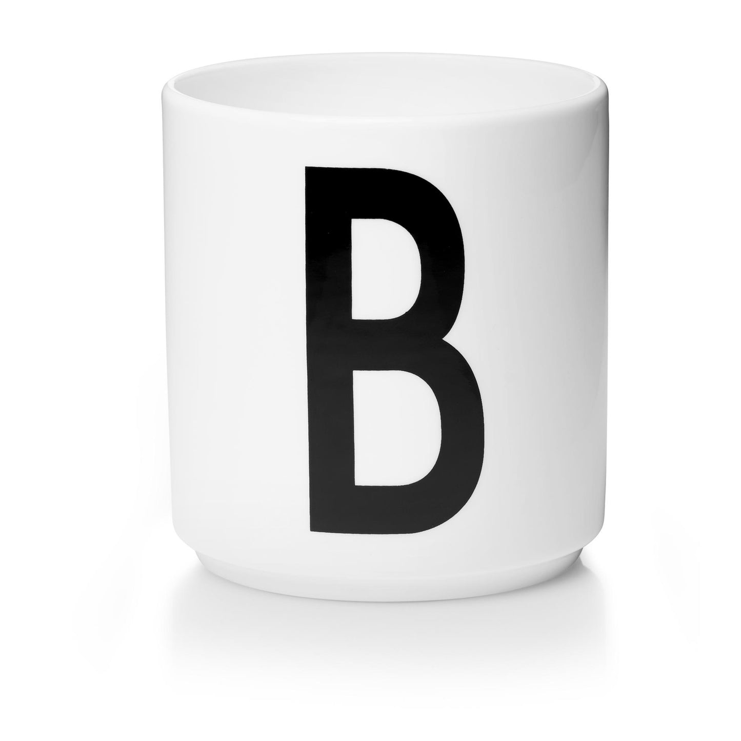 Tasse en porcelaine B