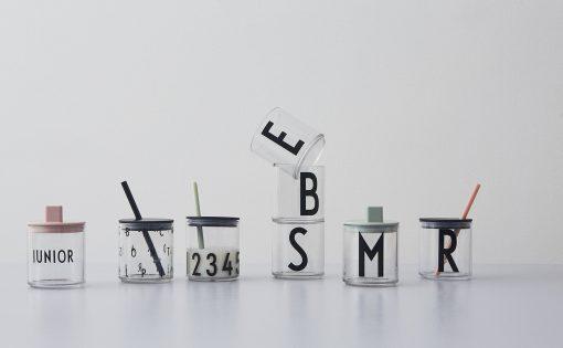 Couvercle et paille pour verre Design Letters - noir