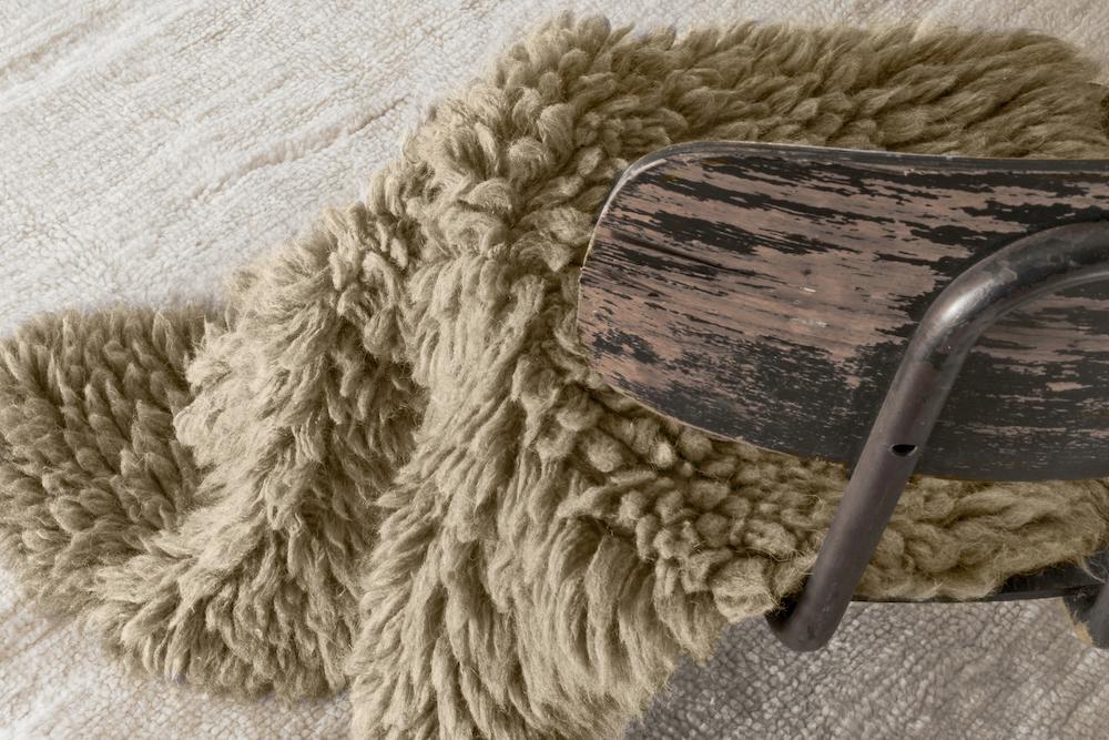 Tapis en laine lavable Woolly Sheep Beige 75x110 Collection Woolable - Lorena Canals