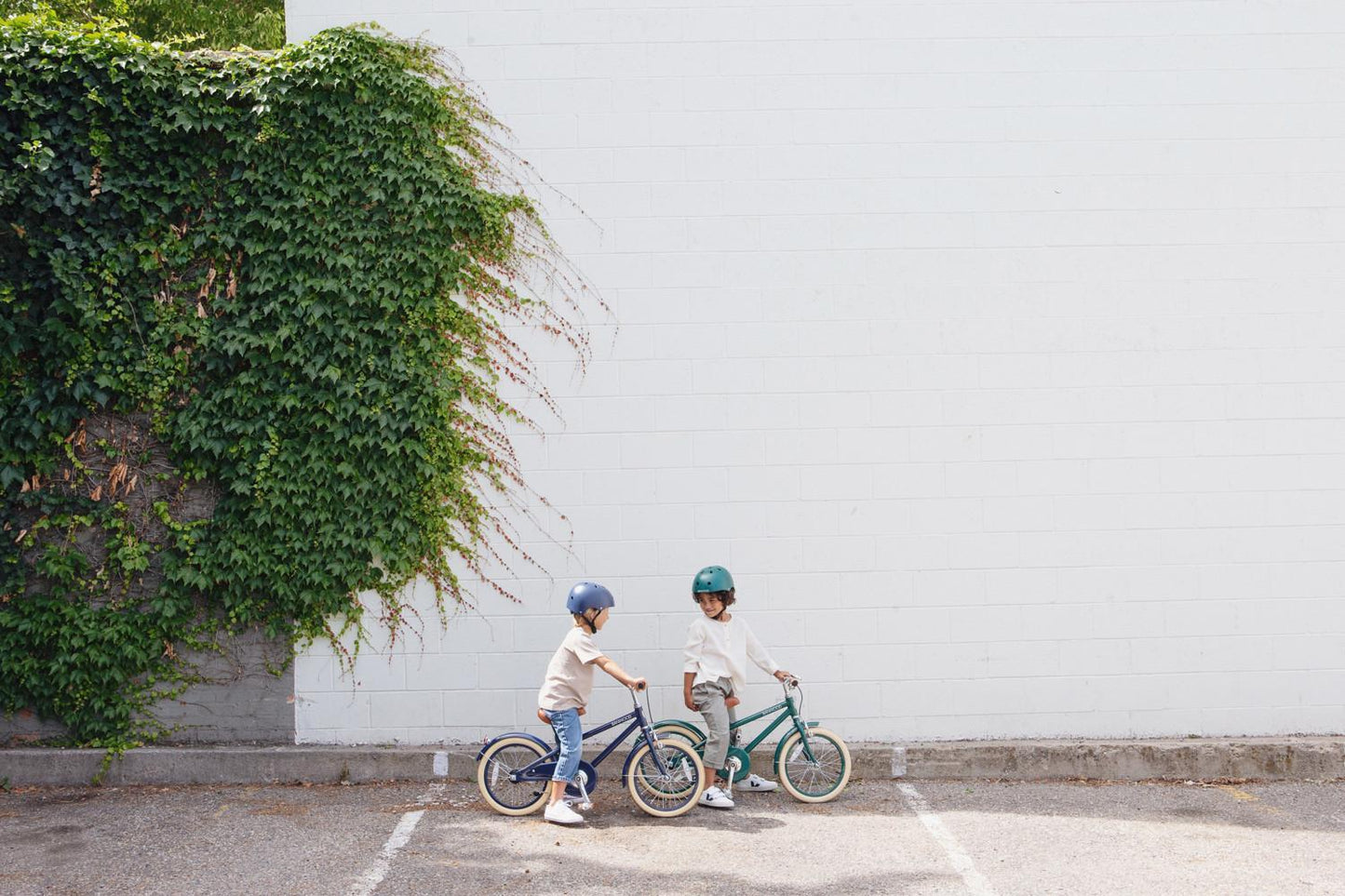 Casque de vélo enfant bleu marine - Banwood