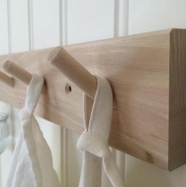 Porte-manteau en bois avec 5 patères