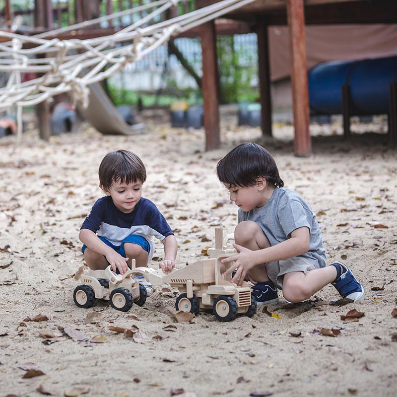 Bulldozer en bois - à partir de 3 ans *