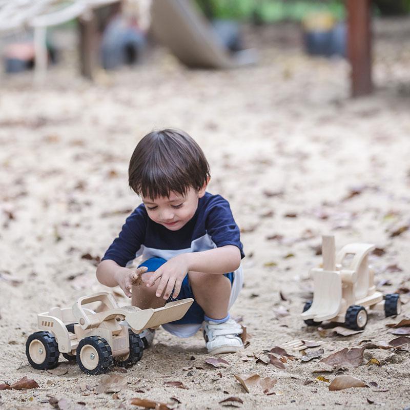 Bulldozer en bois - à partir de 3 ans *