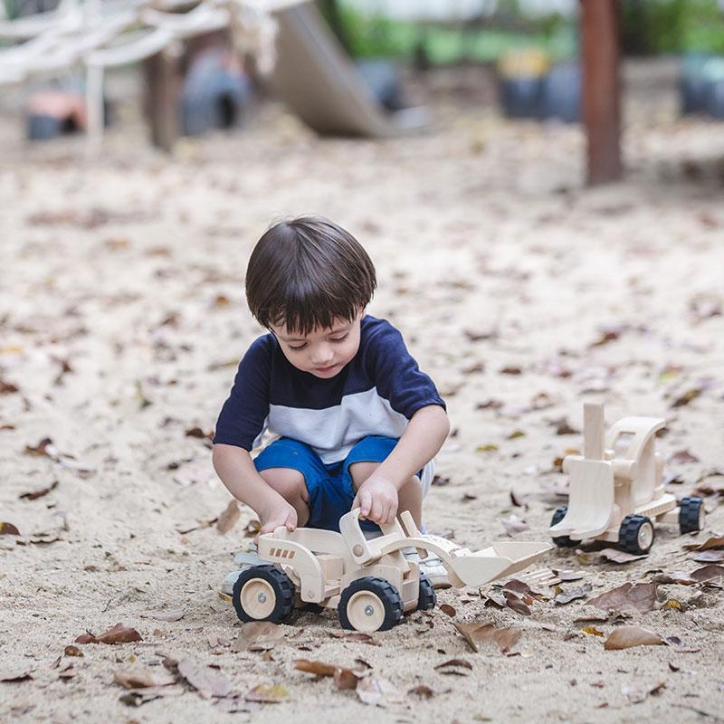 Bulldozer en bois - à partir de 3 ans *