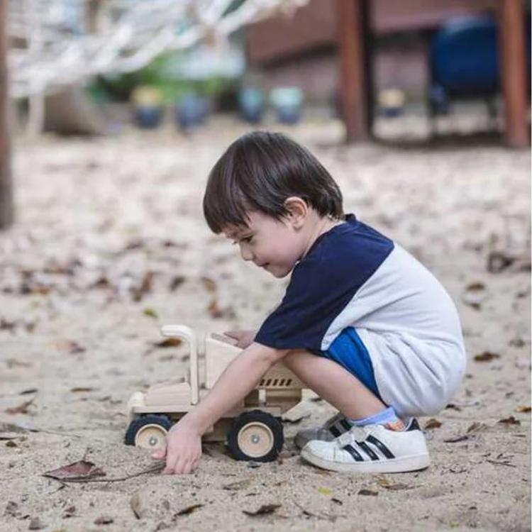 Wooden dump truck - Plan toys