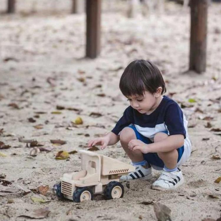 Wooden dump truck - Plan toys