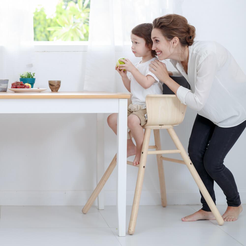 Chaise haute noire en bois - à partir de 6 mois