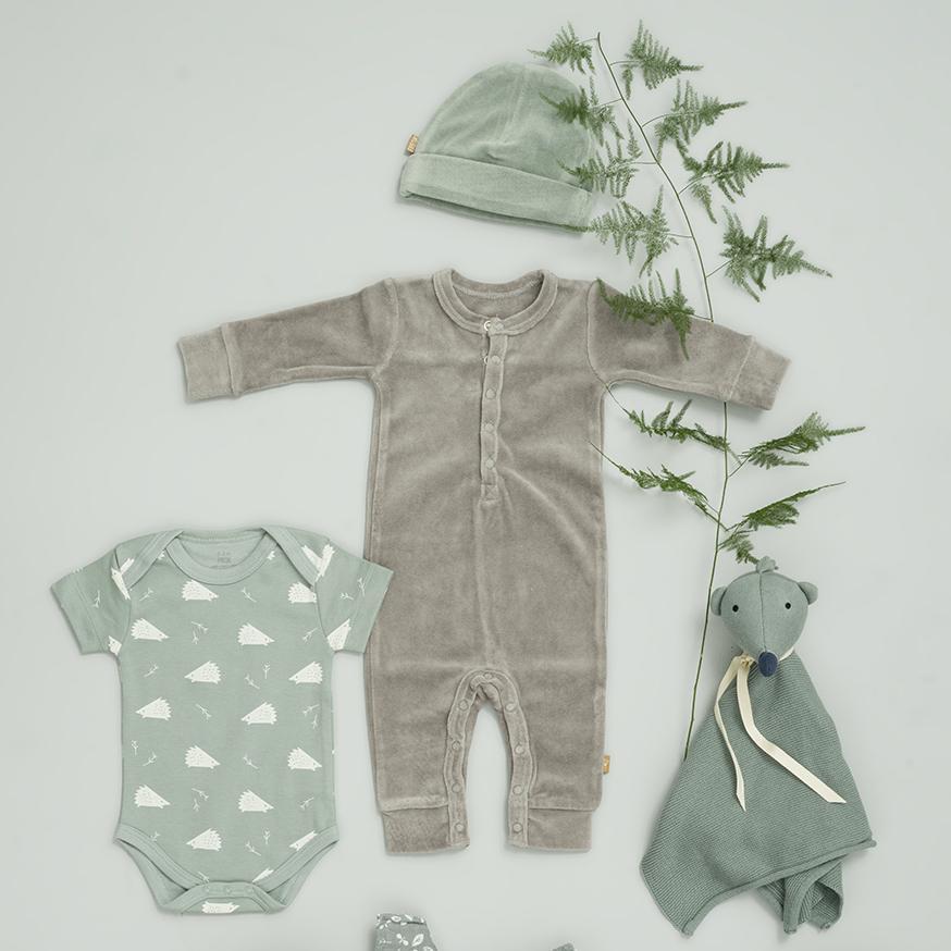 Baby pyjamas in velvet - Paloma grey by Fresk.