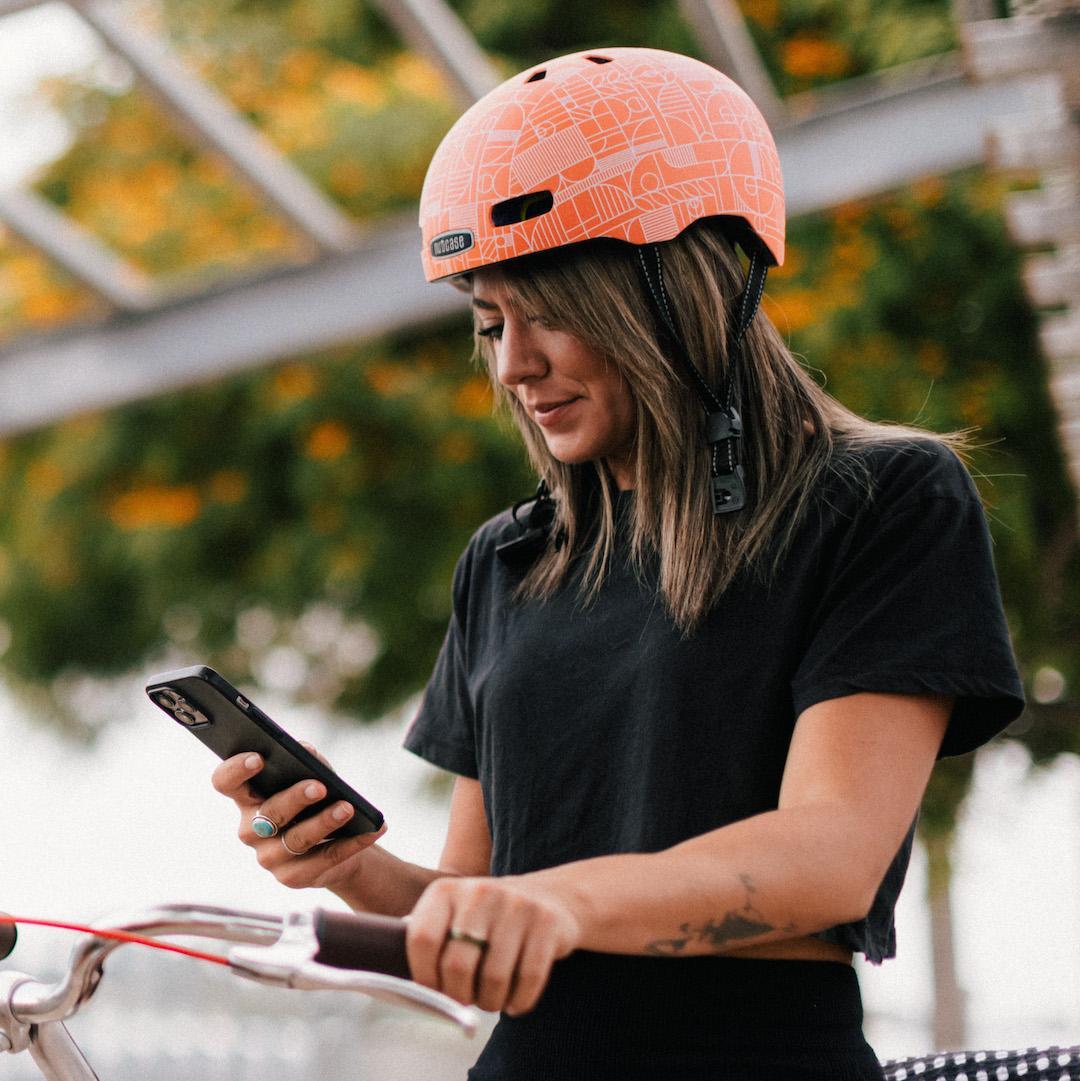 Casque vélo à motif réfléchissant Street Bahous MIPS - Nutcase